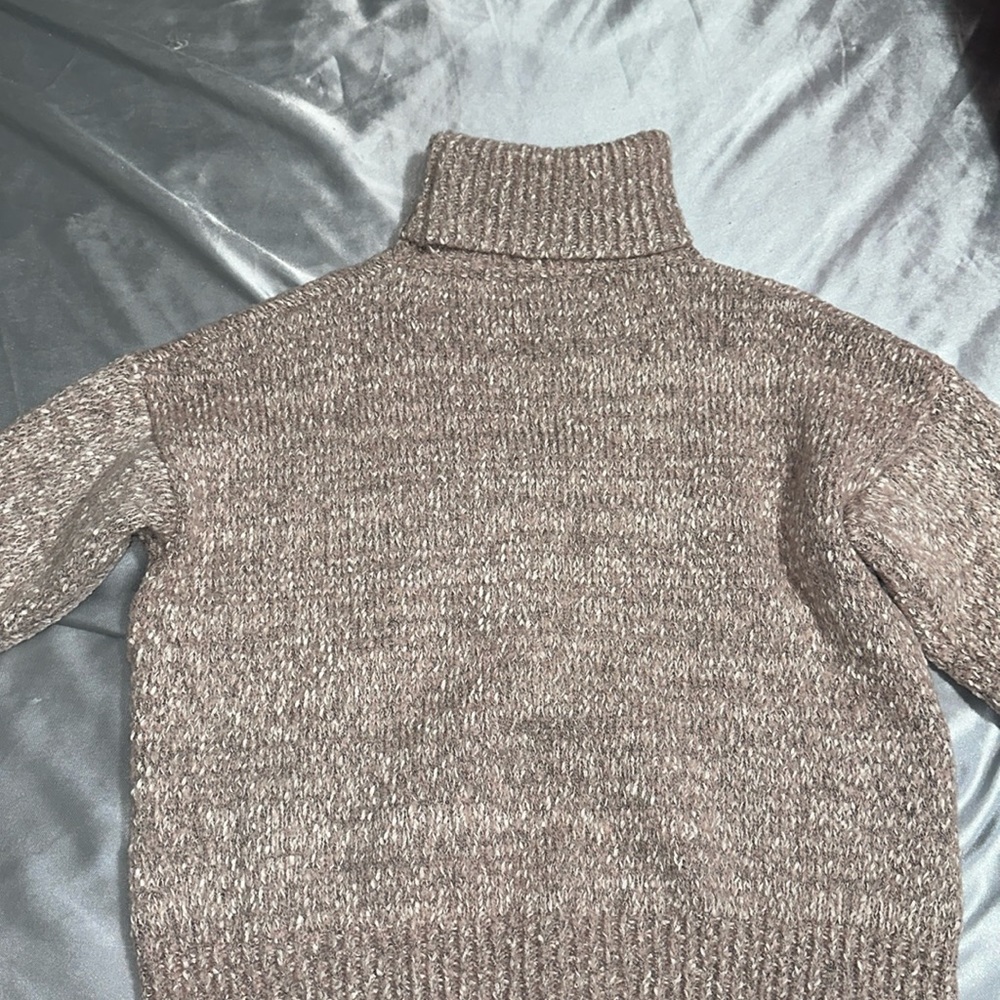 CREAM SWEATER TURTLENECK